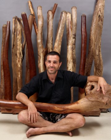 Didjaman et sa collection de didgeridoos